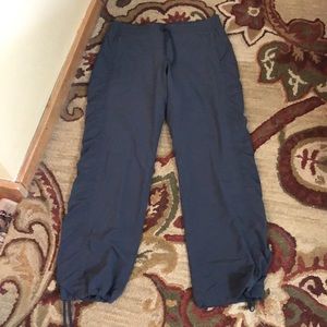 ATHLETA size 8 Pull on Track workout Dual Layer Classic gray
bungee leg $129 NEW